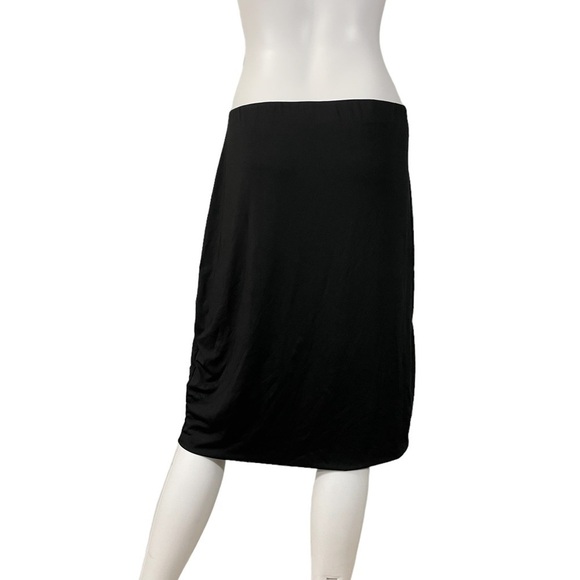 Black Midi Skirt Plus Size
New - Picture 4 of 7